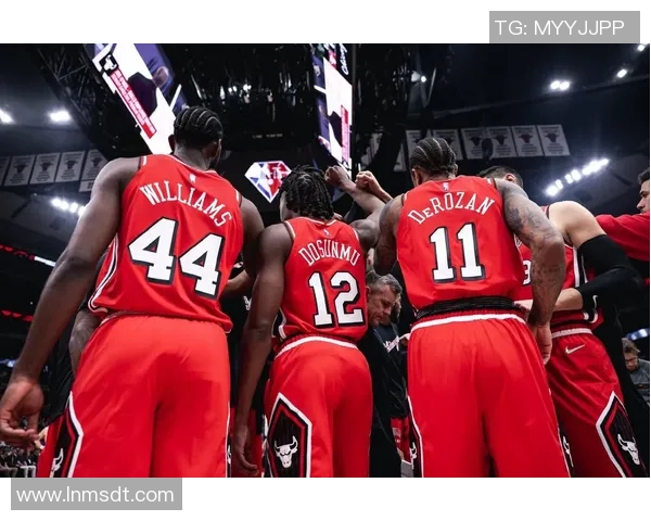 扎克拉文领衔公牛队重返季后赛的希望与挑战分析