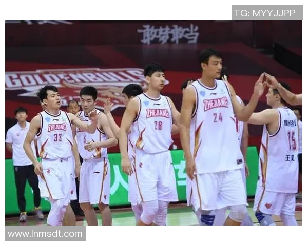 2017年辽宁队与浙江广厦队激战回顾：一场篮球盛宴的精彩瞬间与战术较量