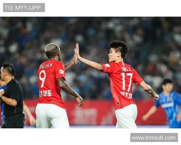 北京与广州恒大激战正酣谁将笑到最后争夺中超荣耀