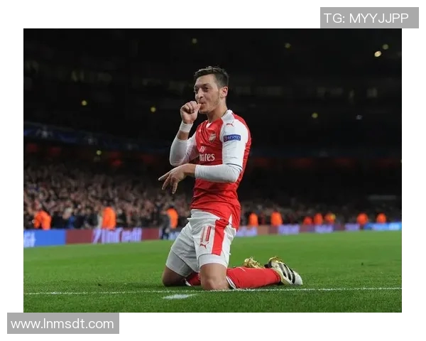 厄齐尔与爱妻甜蜜步入婚姻殿堂幸福时刻引发球迷热议